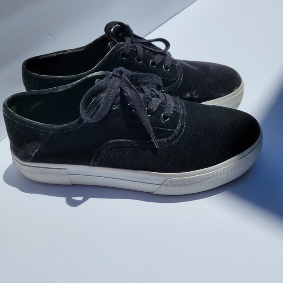 Vince Copley Velvet Black Platform Sneaker size 9 - Picture 2 of 7